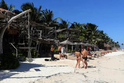 Altos costos y sargazo ponen en alerta a Tulum, joya turística del Caribe mexicano