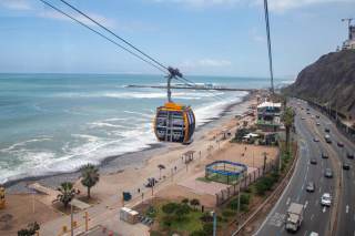 Primer teleférico de Lima une a la capital peruana con el mar bajo sello de carbono neutro