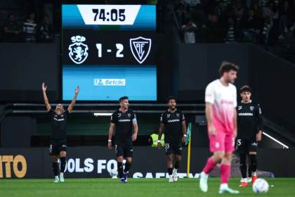 1-2. Un doblete de Guilherme derriba al Sporting del colombiano Suárez