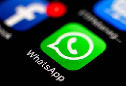 Bruselas impone a Meta dar acceso gratuito provisional a WhatsApp a chatbots de IA rivales