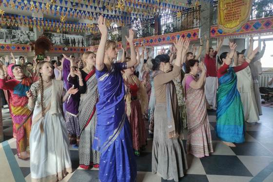 Pacifistas en estado de guerra: cómo viven los Hare Krishna en Ucrania