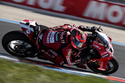 El italiano Bulega gana la Superpole del GP de Hungría, por delante del español Lecuona