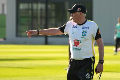 Ancelotti ensaya con Paquetá en la mediapunta e Igor Thiago como delantero centro