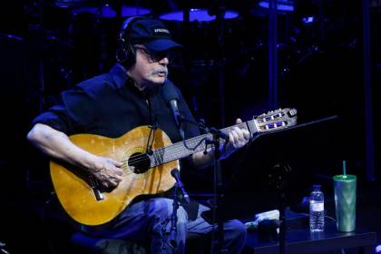 Silvio Rodríguez, eterno trovador revolucionario, enternece al Liceu de Barcelona