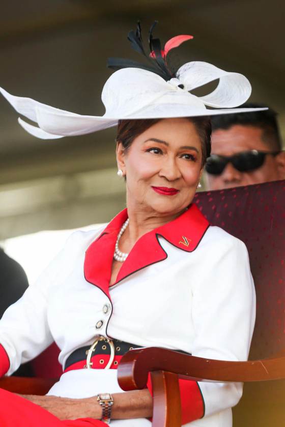 La primera ministra de Trinidad y Tobago advierte ante amenazas: "Es paz o guerra total"