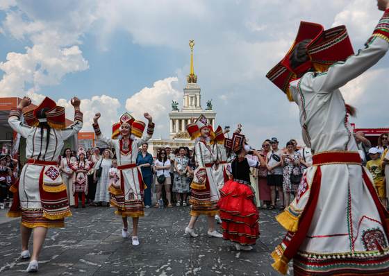 Rusia celebra el día nacional bajo una lluvia de drones y el intento de bloqueo de Crimea