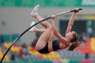 Pertiguista canadiense Alysha Newman, bronce en París, sancionada con 20 meses por dopaje