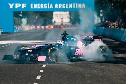 Buenos Aires se paraliza por una multitudinaria exhibición callejera de Franco Colapinto