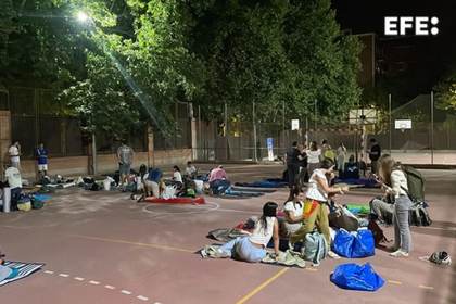 Una noche al raso tras escuchar al papa: "Esperamos dormir y si no le pedimos a la virgen"