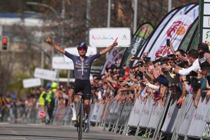 Pidcock y Carapaz, por la gloria en la clásica más antigua del mundo
