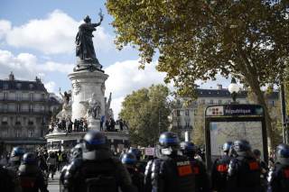 Manifestaciones en París y Lyon registran múltiples incidentes con grupos violentos