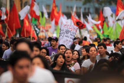 Perú mantiene tras la pandemia "brechas persistentes" en empleo juvenil y calidad laboral