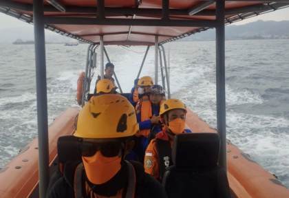 Indonesia busca a ocho desaparecidos que viajaban en lancha al volcán Anak Krakatoa