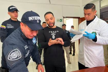Colombia extradita a EEUU a un dominicano vinculado a red relacionada con operación Falcón
