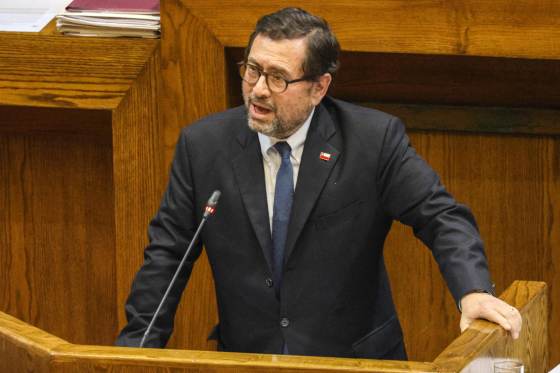 Canciller dice a embajador de EE.UU. que Chile no busca "apoyo de nadie" para su soberanía