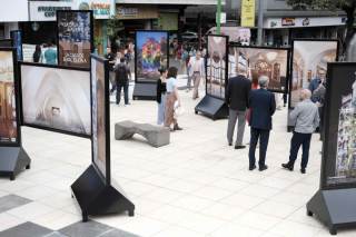 Una exposición fotográfica acerca a Costa Rica la emblemática Casa Batlló de Gaudí