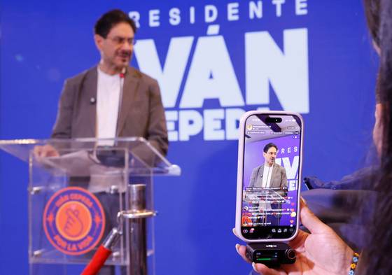 Cepeda contra De la Espriella: seis claves de la denuncia por vínculos paramilitares