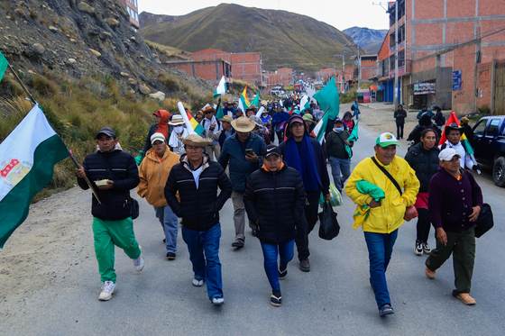 Marcha de indígenas llega cerca de La Paz tras 24 días de caminata contra ley de tierras
