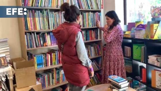 Migrantes latinoamericanos llenan España de nuevas librerías: "Aquí cabemos todos"