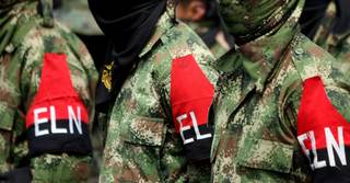 El ELN "condena" a hasta cinco años de cautiverio a funcionarios secuestrados en Colombia