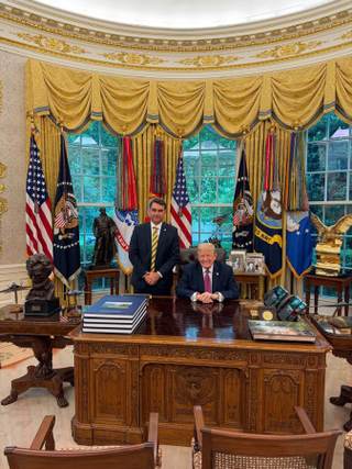 Trump recibe a Flávio Bolsonaro en la Casa Blanca para respaldar su candidatura
