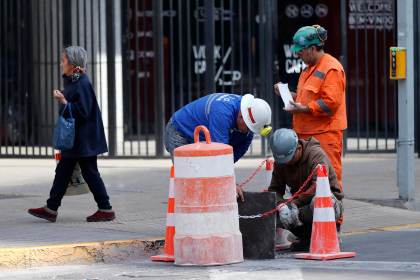 Contracción económica y "problemas estructurales" paralizan el empleo en Chile