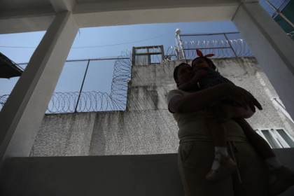 Una guía feminista busca frenar la violencia contra mujeres en el sistema penal mexicano