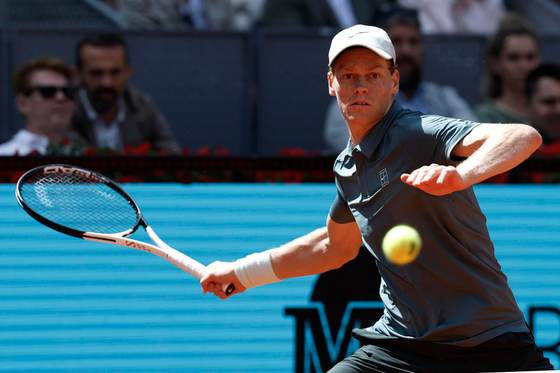 Sinner critica los horarios