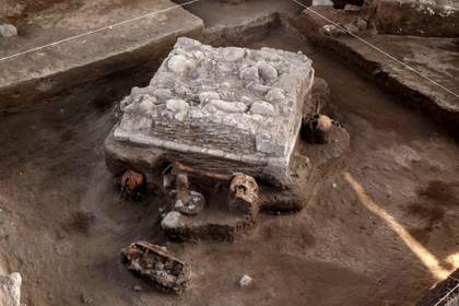 México descubre altar y ofrendas afuera de la zona arqueológica de Tula, centro del país