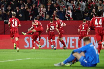 3-1. El Friburgo remonta y se clasifica para la primera final europea de su historia
