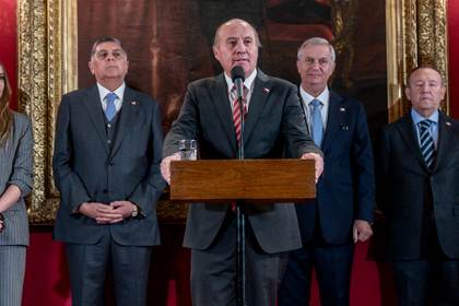 Polémica en Chile por el millonario recorte ordenado por Kast a los programas sociales