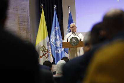 El papa advierte a los jóvenes de la adicción al teléfono móvil y pide que pongan límites