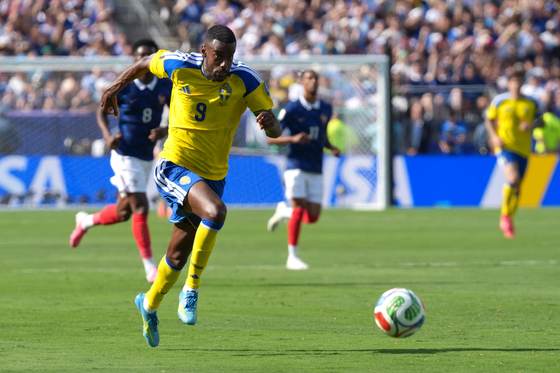 Alexander Isak: "Mpabbé es increíble"