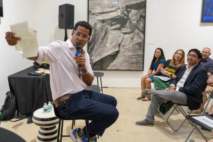 El artista Otero Alcántara recibe 27.000 cartas en EEUU que no pudo leer preso en Cuba