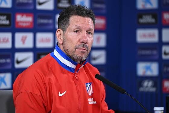 Simeone y un medio campo por recomponer contra el Barcelona
