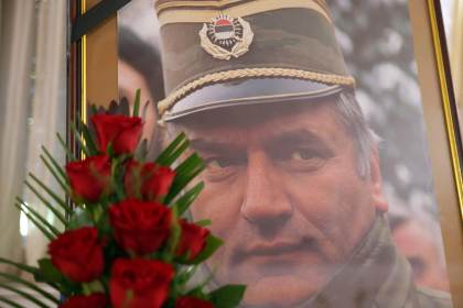 La UE recalca que glorificar a Mladic no tiene cabida en un país candidato como Serbia