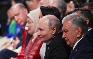 Putin urge a sus aliados a impedir la instigación de conflictos armados durante una cumbre