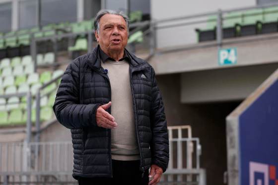 Elías Figueroa, a sus 80 años: de ser un niño con muletas a 'La Muralla Roja'