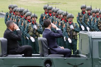De la Espriella pide a nueva cúpula militar recuperar seguridad y combatir grupos armados