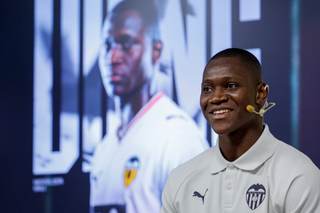 Dieng: “Vengo de un club que ha ganado muchos trofeos en África y esa es mi ambición”