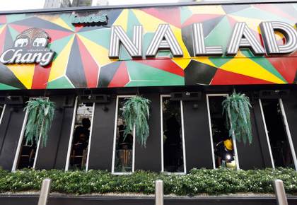 El incendio mortal en un bar de Bangkok genera dudas sobre la seguridad en locales de ocio