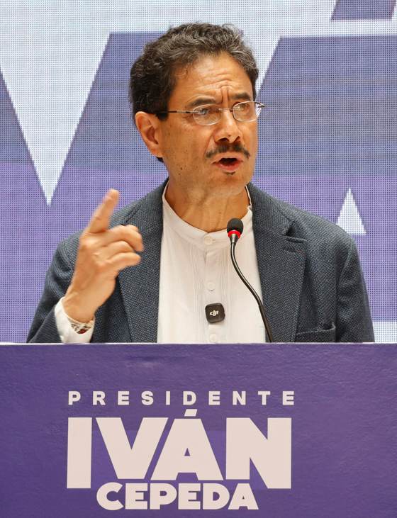 Reducir la pobreza en Colombia será el eje del gobierno del candidato izquierdista Cepeda