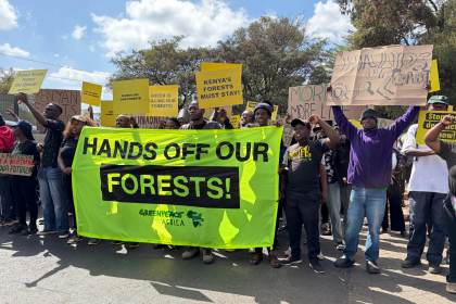 Protestan en Nairobi contra la deforestación de Kenia porque "sin bosques no hay vida"