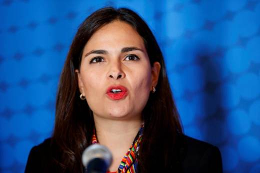 El bajo crecimiento y la deuda presionan el perfil fiscal de México, advierte Moody's