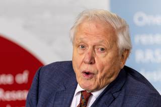 Carlos III y la reina Camila le desean a Attenborough un feliz 100 cumpleaños