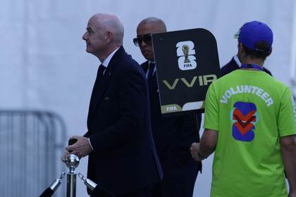 UEFA tacha de "incomprensible e injustificable" la suspensión de la tarjeta roja a Balogun