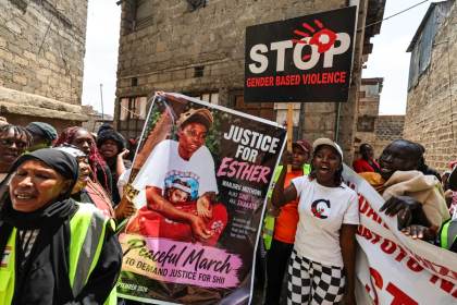 Cientos de personas piden justicia en Kenia por la muerte de una mujer por agresión sexual