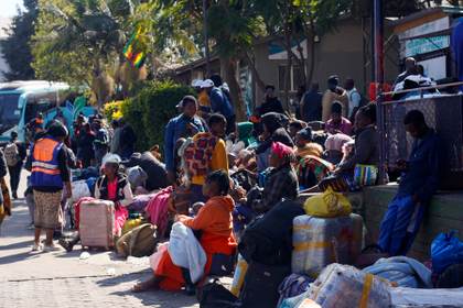 "Te acosan y te amenazan": los zimbabuenses que abandonan Sudáfrica por ataques xenófobos