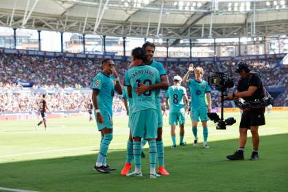2-4. El Barça sufre para superar a un combativo Levante y sigue invicto en LaLiga