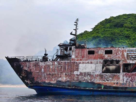 Cinco muertos y 86 desaparecidos en Filipinas tras el incendio de un barco de pasajeros